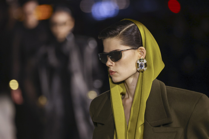 Saint Laurent İlkbahar/Yaz 2023: Paris Cazibesi