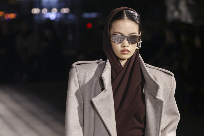 Saint Laurent İlkbahar/Yaz 2023: Paris Cazibesi