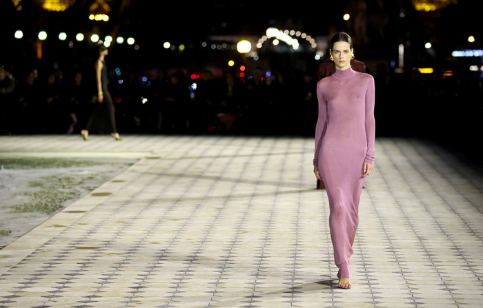 Saint Laurent İlkbahar/Yaz 2023: Paris Cazibesi