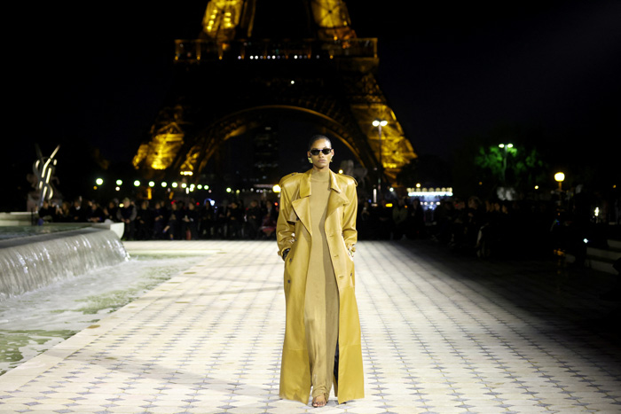 Saint Laurent İlkbahar/Yaz 2023: Paris Cazibesi
