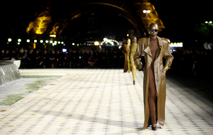 Saint Laurent İlkbahar/Yaz 2023: Paris Cazibesi