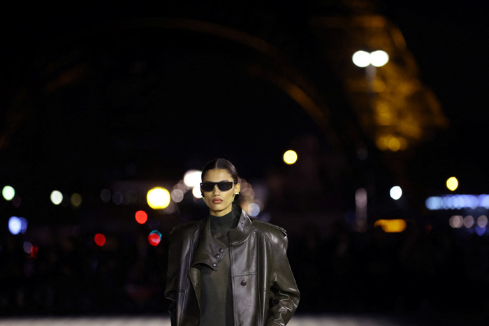 Saint Laurent İlkbahar/Yaz 2023: Paris Cazibesi