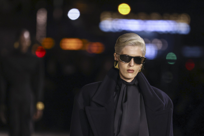 Saint Laurent İlkbahar/Yaz 2023: Paris Cazibesi