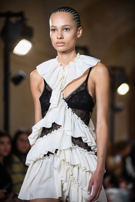 Victoria Beckham İlkbahar/Yaz 2023