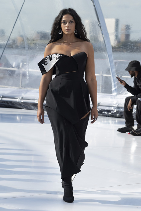 İlk Bakışta: Alexander McQueen İlkbahar/Yaz 2023