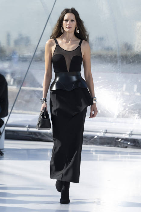 İlk Bakışta: Alexander McQueen İlkbahar/Yaz 2023