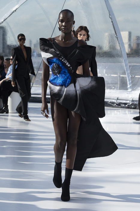 İlk Bakışta: Alexander McQueen İlkbahar/Yaz 2023
