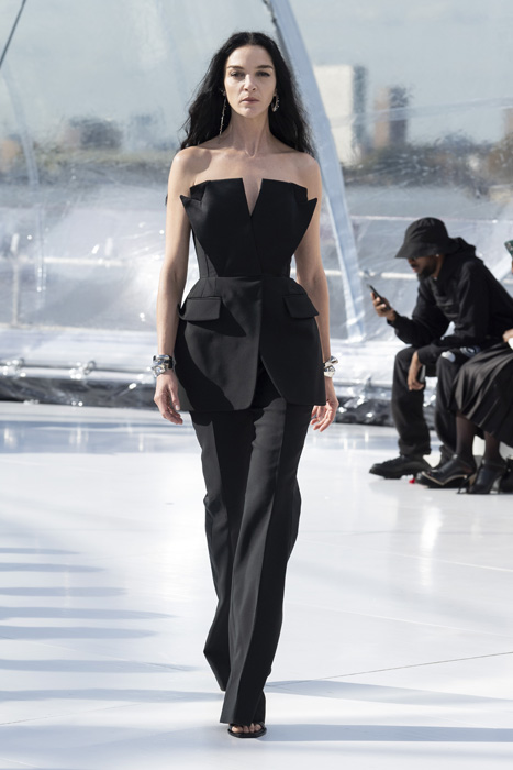 İlk Bakışta: Alexander McQueen İlkbahar/Yaz 2023