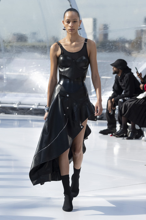 İlk Bakışta: Alexander McQueen İlkbahar/Yaz 2023