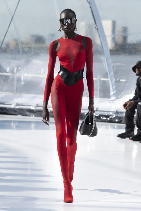 İlk Bakışta: Alexander McQueen İlkbahar/Yaz 2023