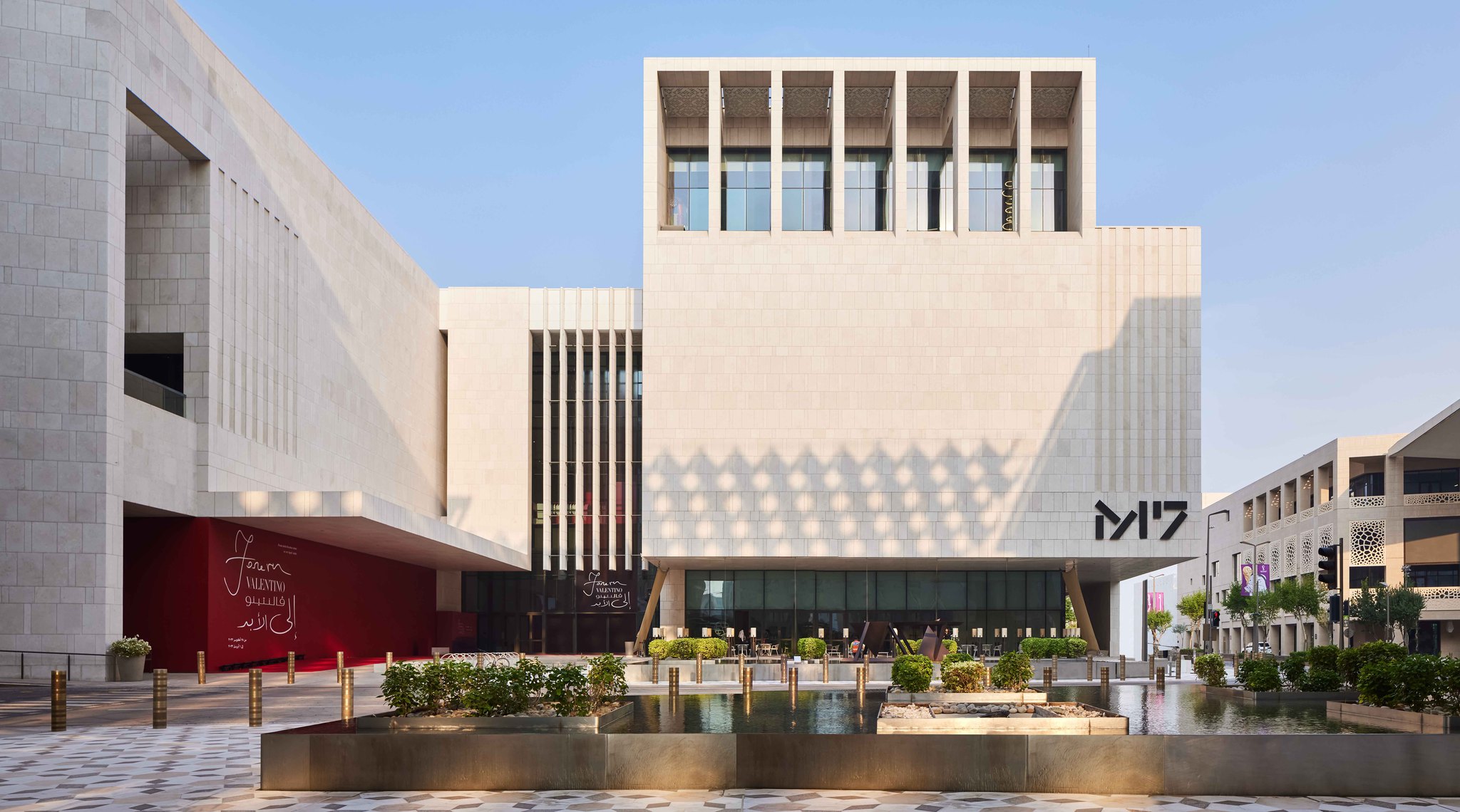 Forever Valentino: Modaya Övgü