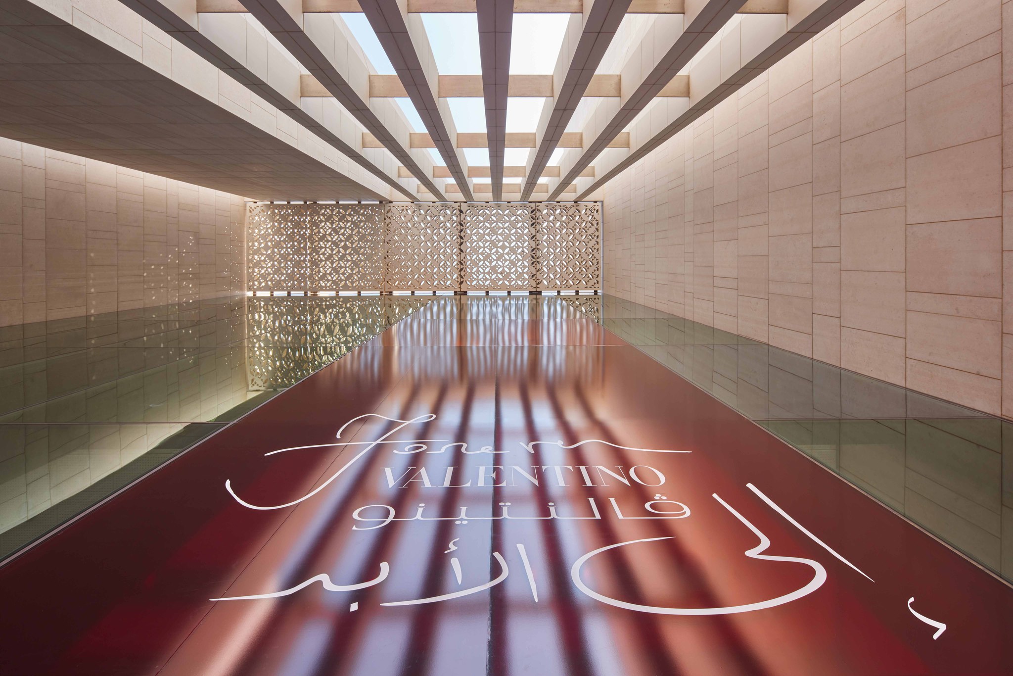 Forever Valentino: Modaya Övgü