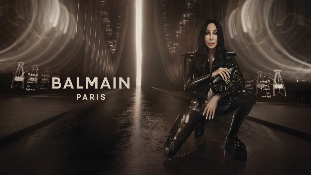Cher, Balmain'in Fütüristik Süper Kahramanı Oldu