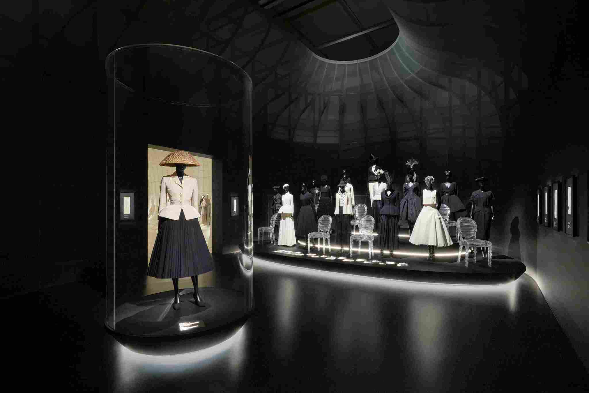 Christian Dior: Designer of Dreams Sergisi