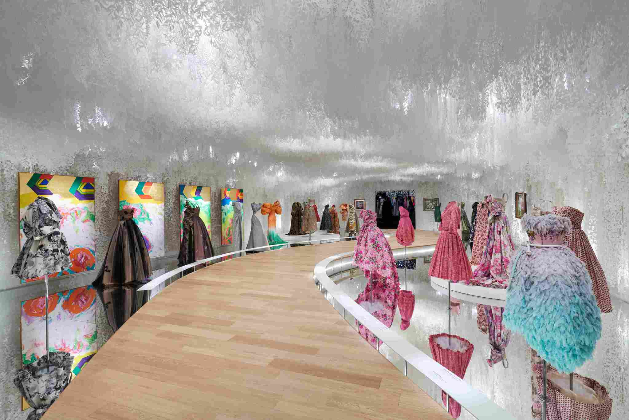 Christian Dior: Designer of Dreams Sergisi