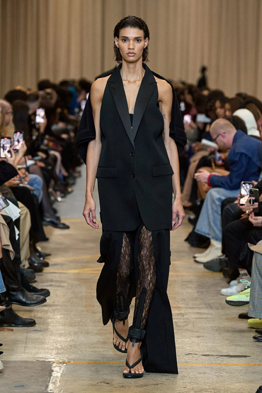 Burberry İlkbahar Yaz 2023 Koleksiyonu