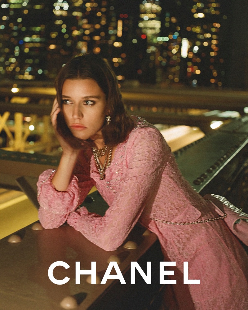 Chanel Kadınının Stil Kodlarını Keşfedin
