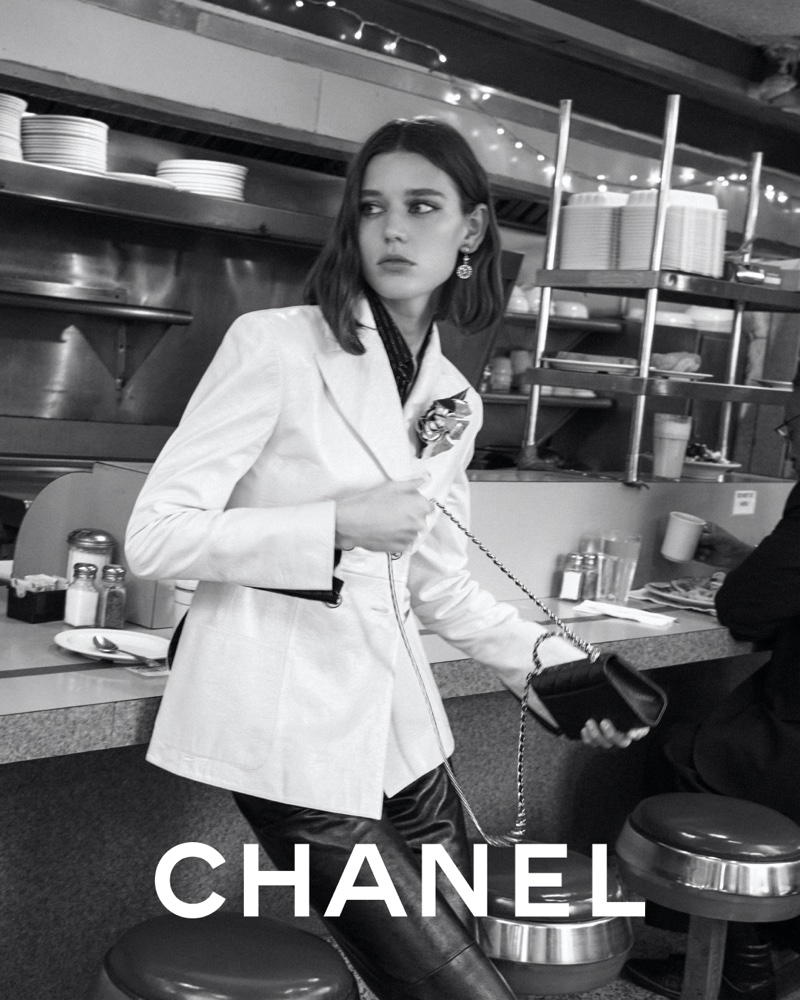 Chanel Kadınının Stil Kodlarını Keşfedin