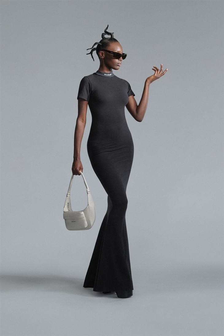 Balenciaga'nın Gizemli Siluetleri