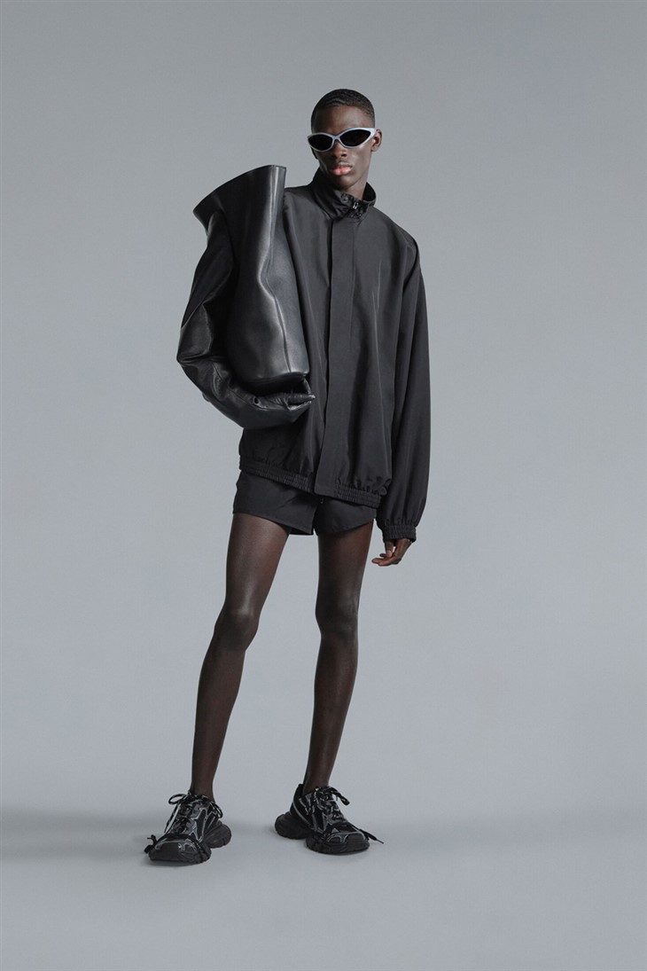 Balenciaga'nın Gizemli Siluetleri