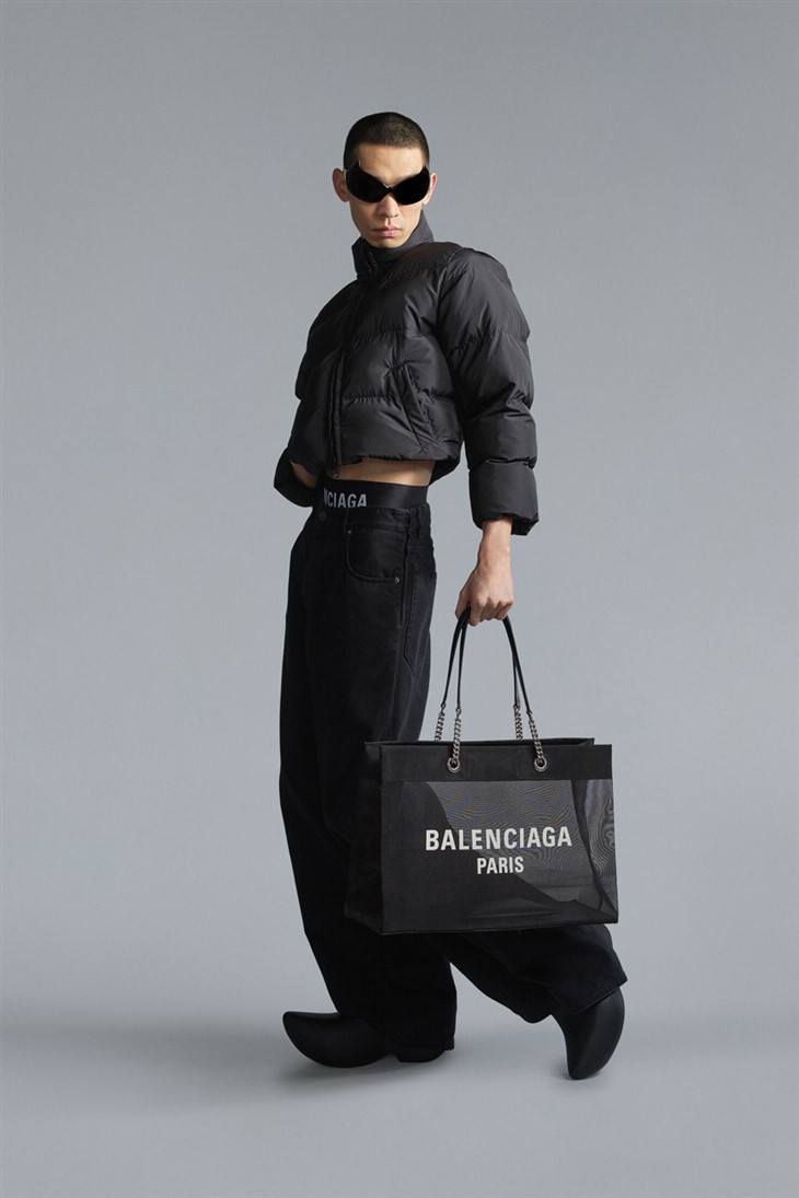 Balenciaga'nın Gizemli Siluetleri