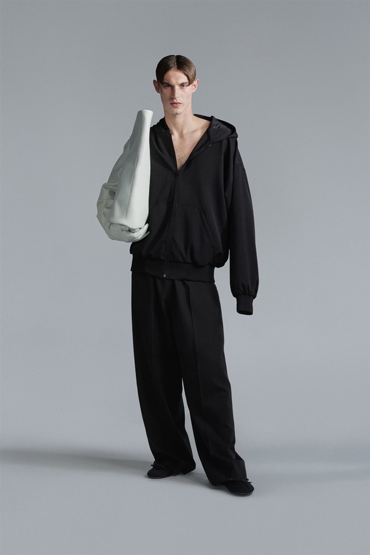 Balenciaga'nın Gizemli Siluetleri