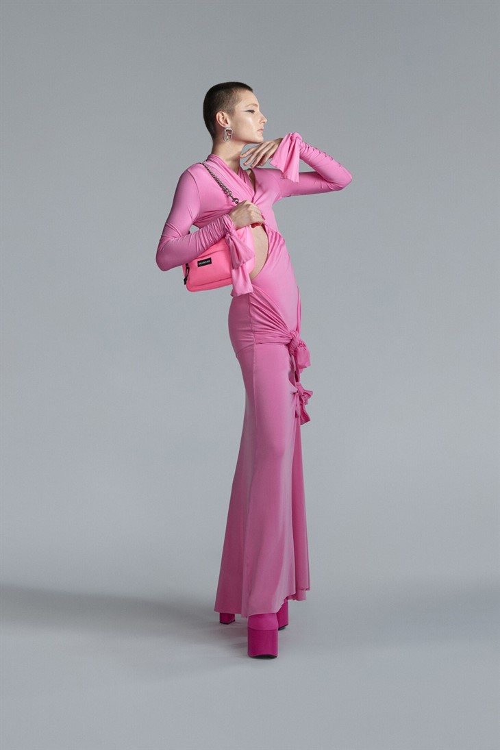 Balenciaga'nın Gizemli Siluetleri