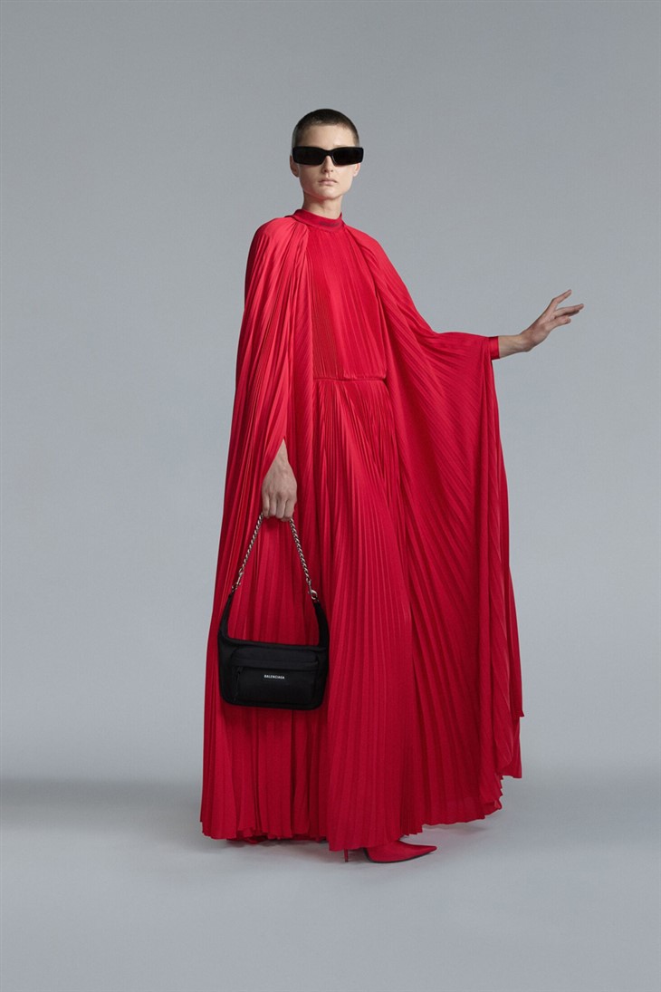 Balenciaga'nın Gizemli Siluetleri