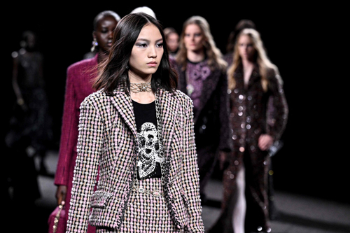 Chanel Sonbahar/Kış 2023'te Çiçek Açıyor