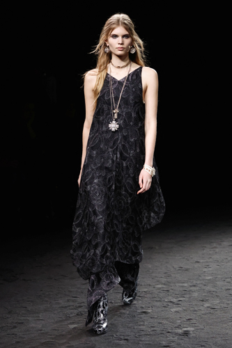 Chanel Sonbahar/Kış 2023'te Çiçek Açıyor