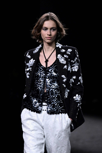 Chanel Sonbahar/Kış 2023'te Çiçek Açıyor