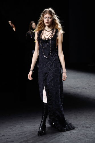 Chanel Sonbahar/Kış 2023'te Çiçek Açıyor