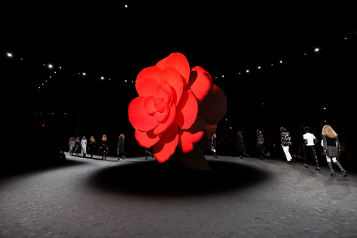 Chanel Sonbahar/Kış 2023'te Çiçek Açıyor