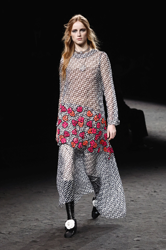 Chanel Sonbahar/Kış 2023'te Çiçek Açıyor