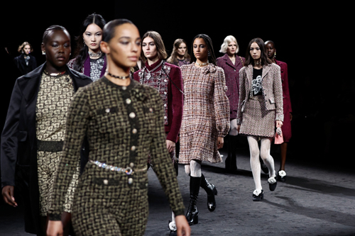 Chanel Sonbahar/Kış 2023'te Çiçek Açıyor