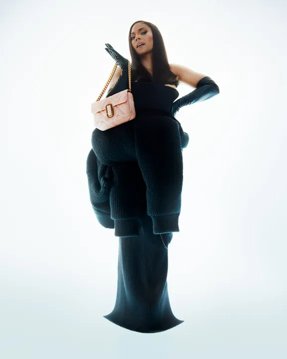 Marc Jacobs'un İkonik Çantası Yeniden Sahnede