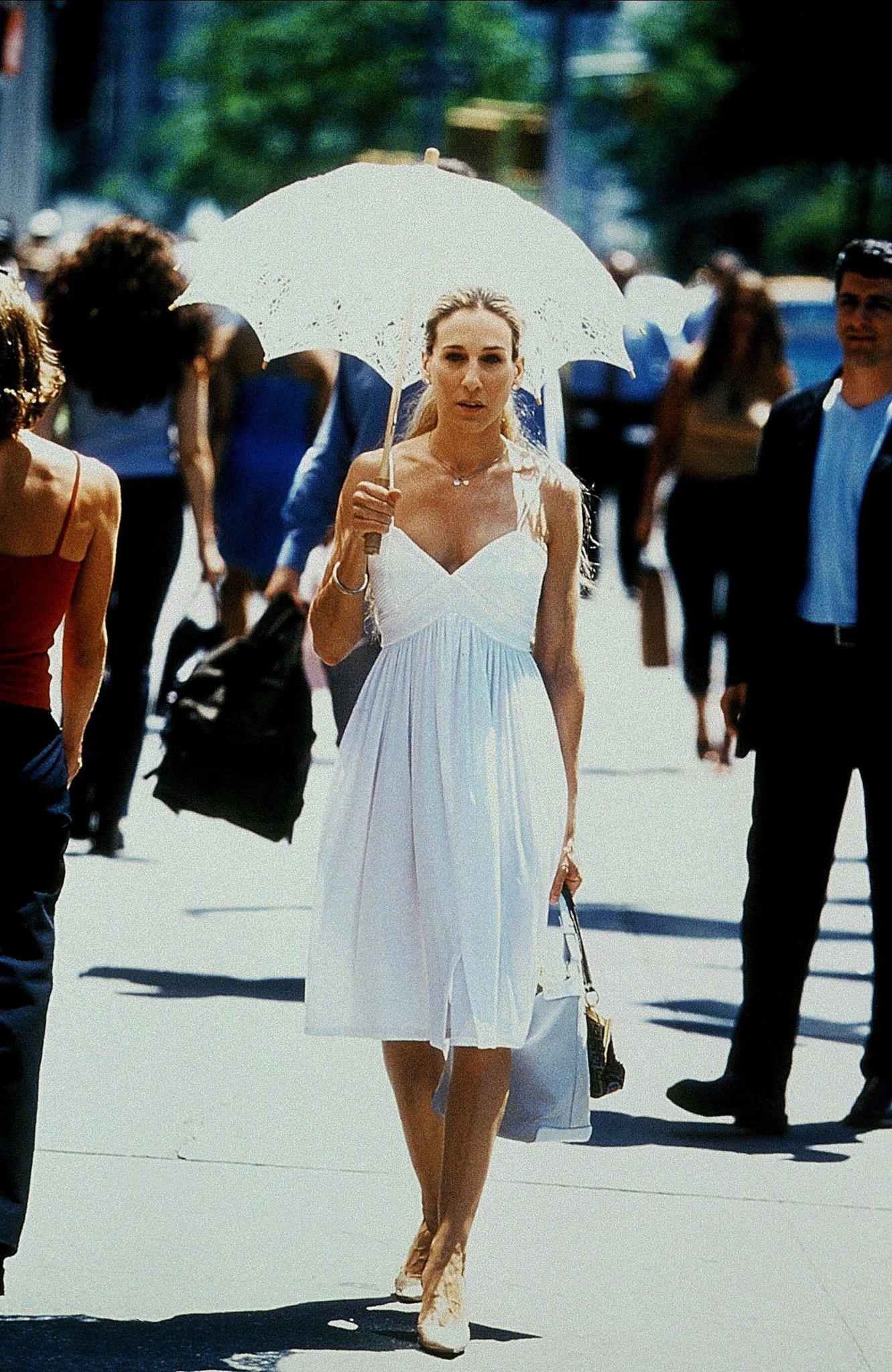 Sex and The City’nin 25. Yılında 25 İkonik Bradshaw Görünümü