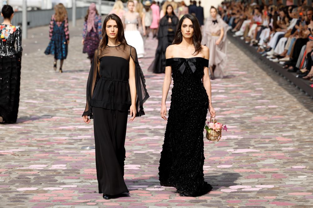 2023-24 Paris Haute Couture Moda Haftası’nda Jane Birkin enerjisi