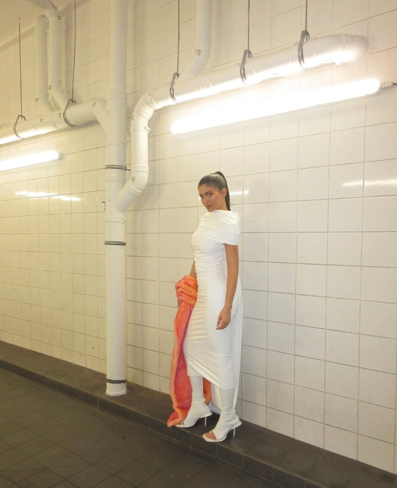 Yeni Markası ‘KHY’ı Duyuran Kylie Jenner’ın En İyi 5 Paris Moda Haftası Görünümü