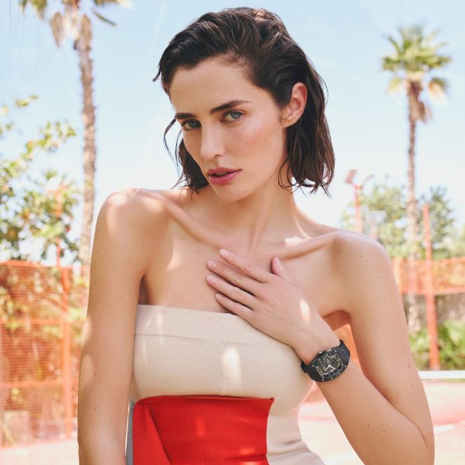 Harper’s Bazaar Türkiye Nisan | Rebecca Donaldsan Röportajı