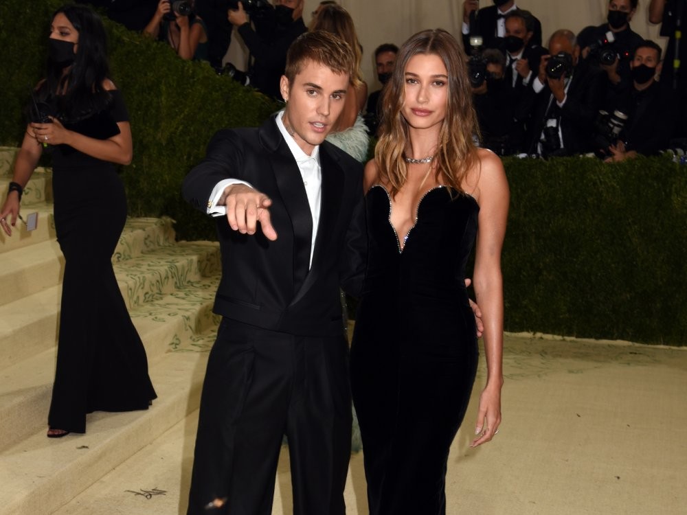 hailey-bieber-hamile