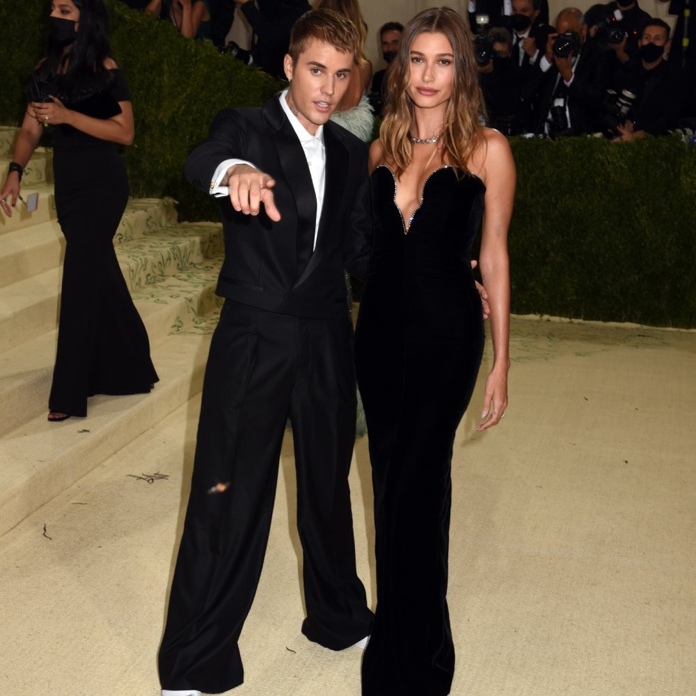 hailey-bieber-hamile