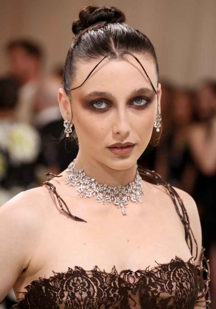 Emma Chamberlain – Cartier