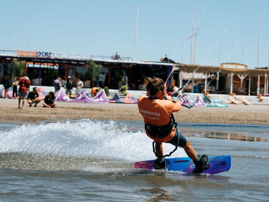 Kite Surfing Tutkunları, Hepsipay Kite School’da Buluşuyor