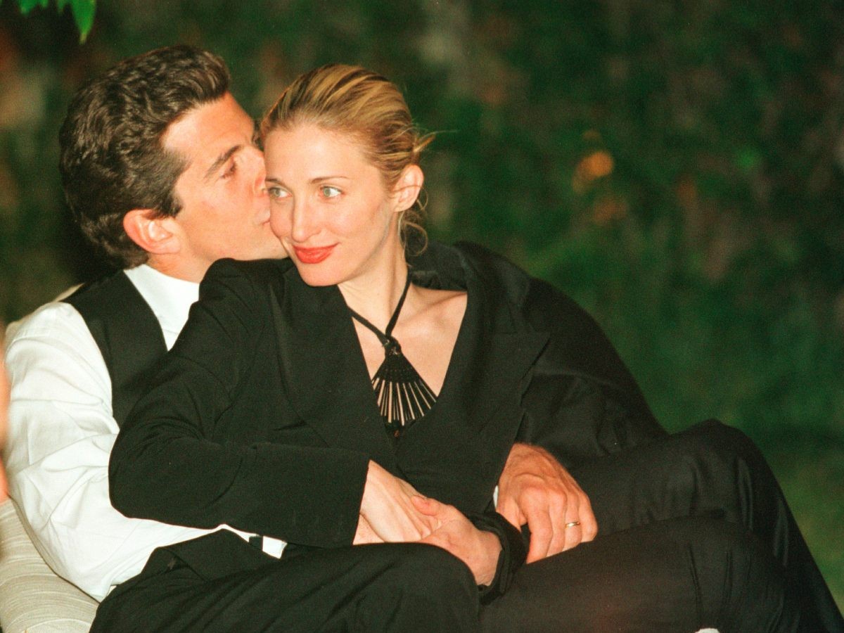 John Kennedy Jr. ve Carolyn Bessette Aşkı Dizi Oluyor