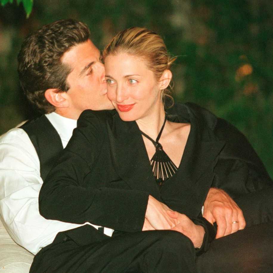 John Kennedy Jr. ve Carolyn Bessette Aşkı Dizi Oluyor