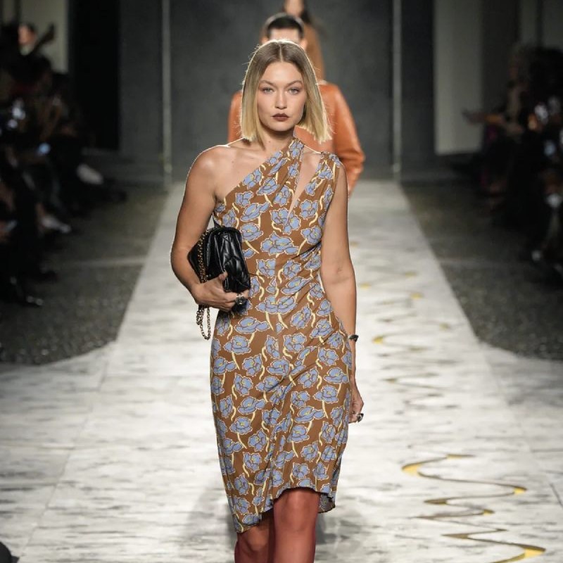 Versace 2025 İlkbahar/Yaz Koleksiyonu