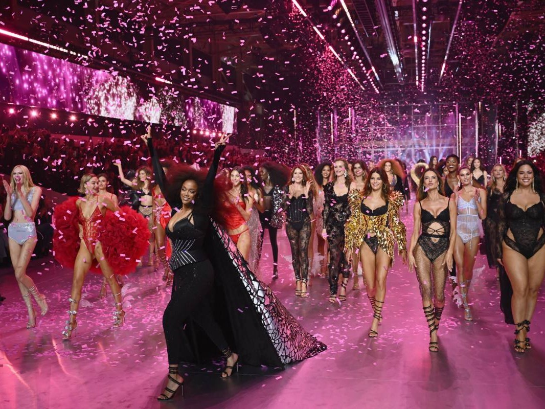 Victoria’s Secret Geri Döndü: Peki, Eski İhtişamını Yakaladı mı?