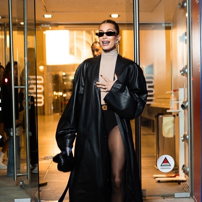 Hailey Bieber ile Kaban Stilinizi Oluşturun