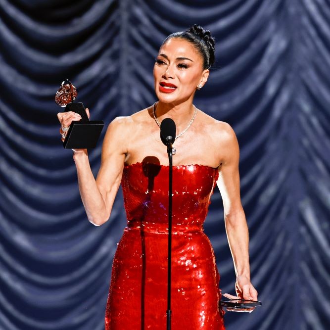 Nicole Scherzinger, Artık Tony Ödüllü Bir Aktris